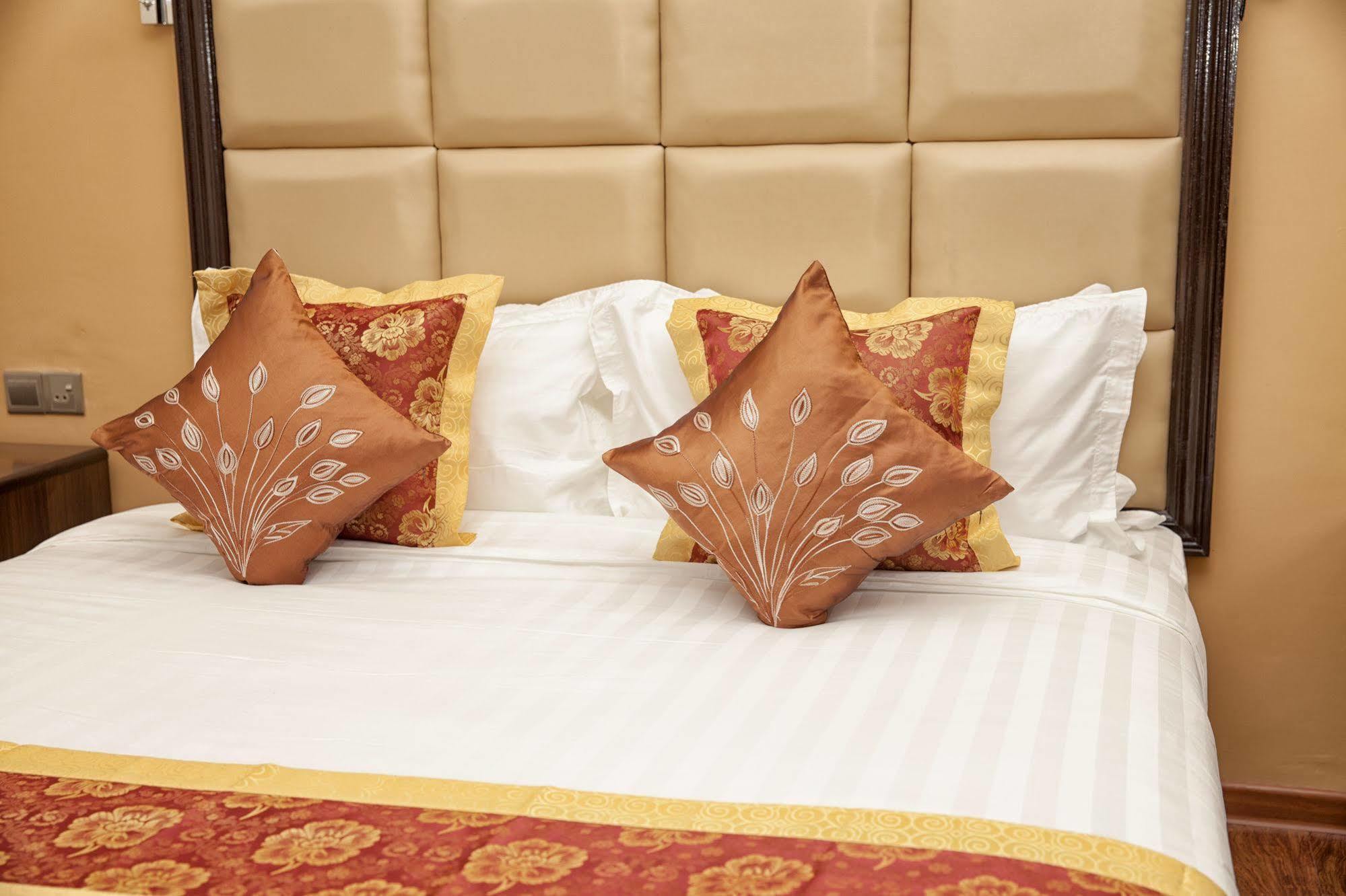 The Hotel Emperor-Inle Nyaung Shwe Ngoại thất bức ảnh
