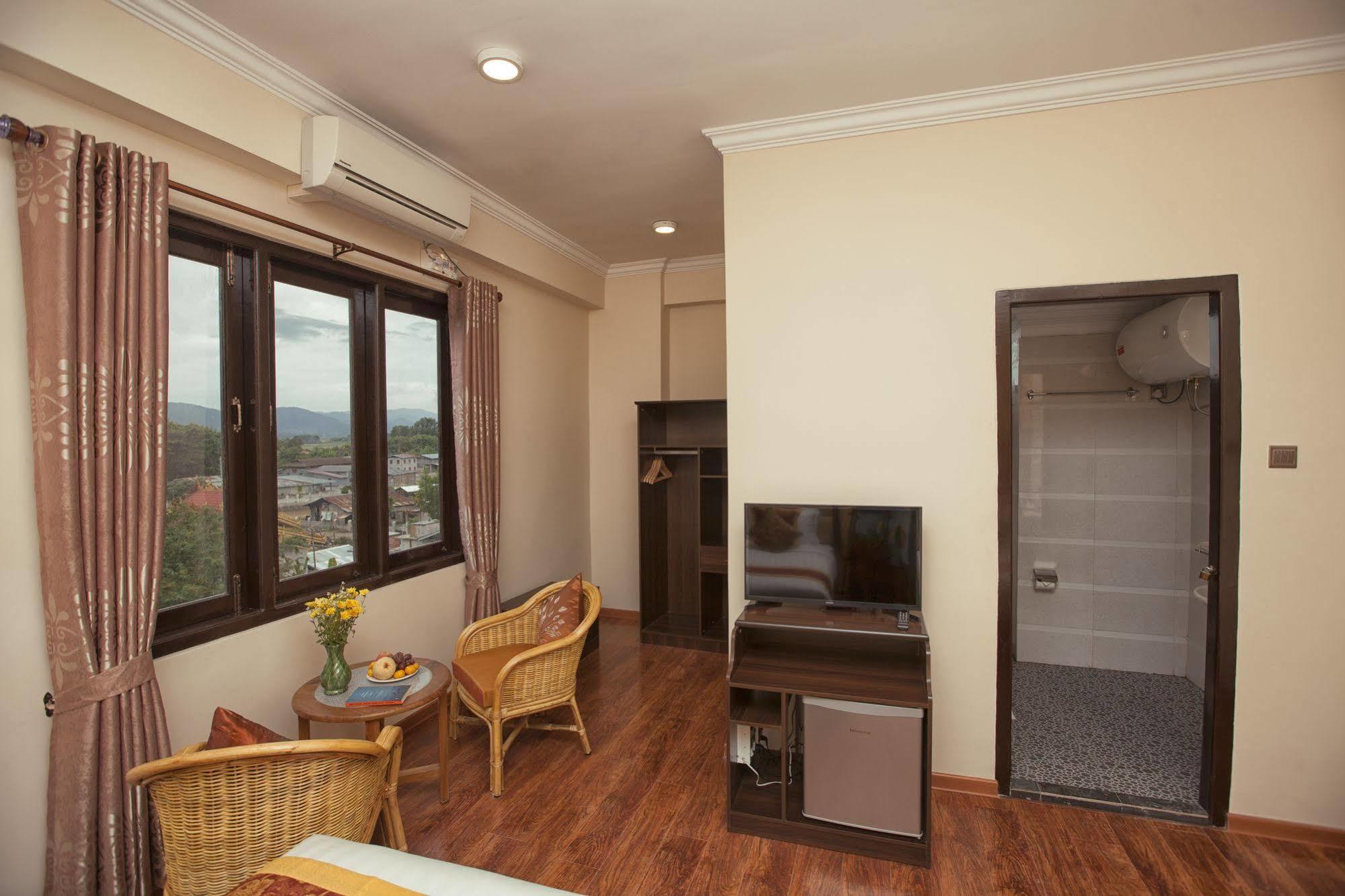 The Hotel Emperor-Inle Nyaung Shwe Ngoại thất bức ảnh